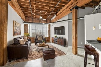 SoHo Lofts in Cleveland, OH - Foto de edificio - Building Photo