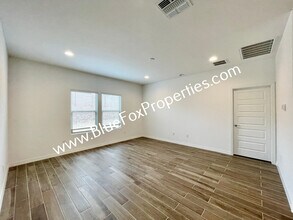 5542 Coyote Star Rd in Marana, AZ - Building Photo - Building Photo