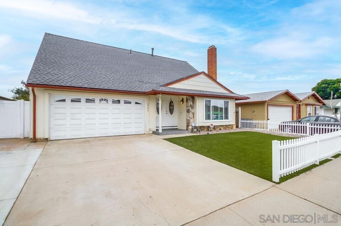 1731 Tremaine Way in San Diego, CA - Building Photo