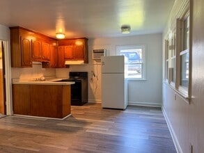 2004 W Broadway in Hopewell, VA - Building Photo - Building Photo