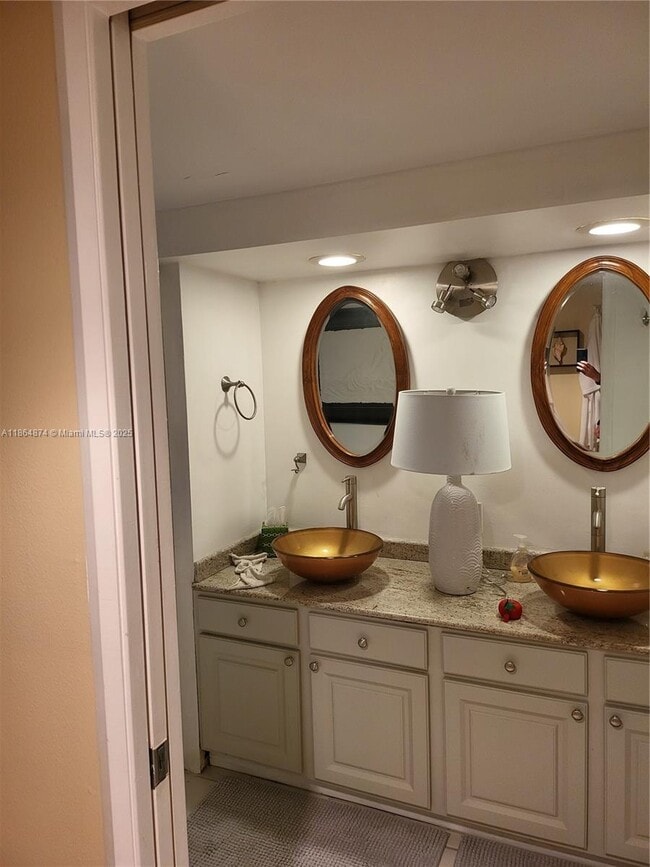 124 Lakeshore Dr in North Palm Beach, FL - Building Photo - Building Photo