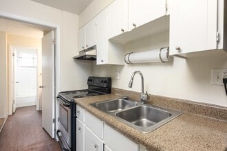 Meridian Garden Apartments in Denver, CO - Building Photo - Building Photo