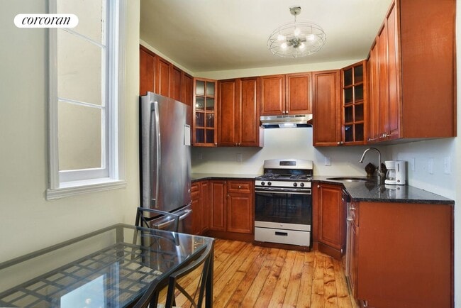 127 St Marks Pl in Brooklyn, NY - Building Photo - Building Photo