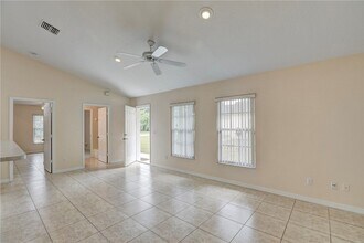 11187 Airport Dr in Sebastian, FL - Foto de edificio - Building Photo