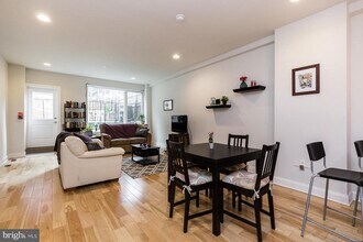 2426 Frankford Ave in Philadelphia, PA - Building Photo - Building Photo