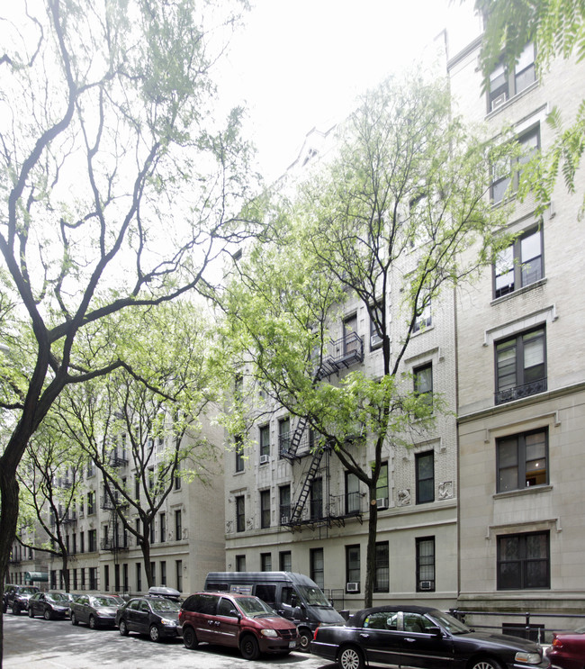 526 W 111th St in New York, NY - Building Photo - Building Photo