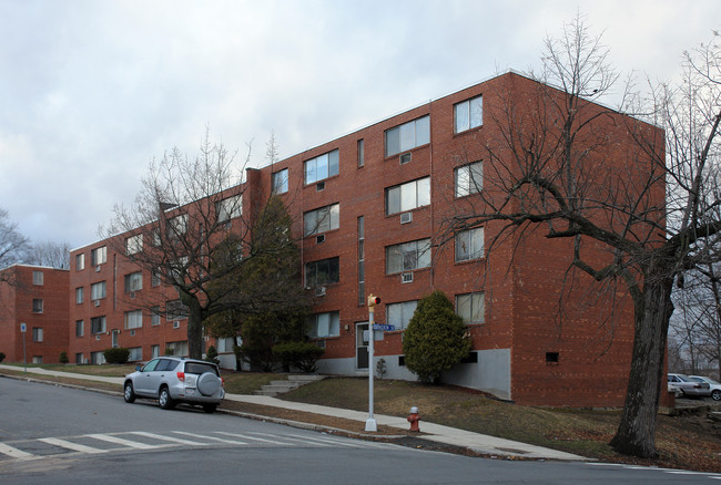 253-257 Essex St in Holyoke, MA - Foto de edificio - Building Photo