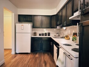 Maple Place Apartments in Southfield, MI - Building Photo - Building Photo