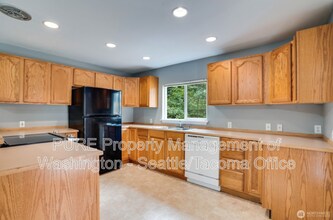 1909 Guy Wetzel St in Port Orchard, WA - Building Photo - Building Photo