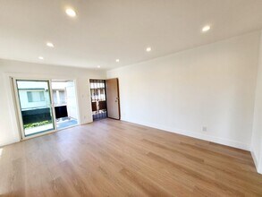 3810 Bronson Ave in Los Angeles, CA - Building Photo - Building Photo