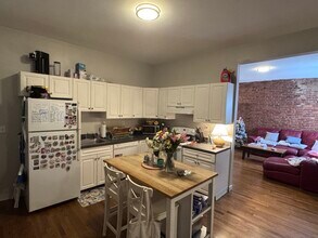 31 Stearns Rd, Unit #2 in Brookline, MA - Foto de edificio - Building Photo