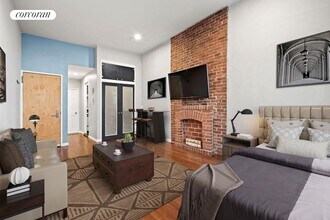 453 W 43rd St in New York, NY - Building Photo - Building Photo