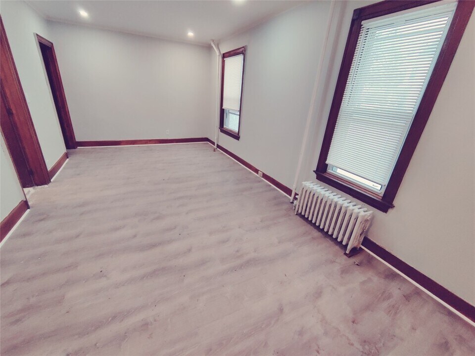 74-76 Floral Ave-Unit -Apt 3 in Johnson City, NY - Building Photo