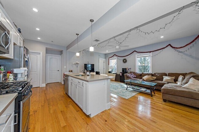 195 E Cottage St, Unit 2