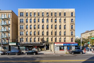 2500 Adam C Powell Blvd in New York, NY - Foto de edificio - Building Photo