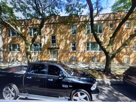 4738 W George St, Unit 1w in Chicago, IL - Building Photo