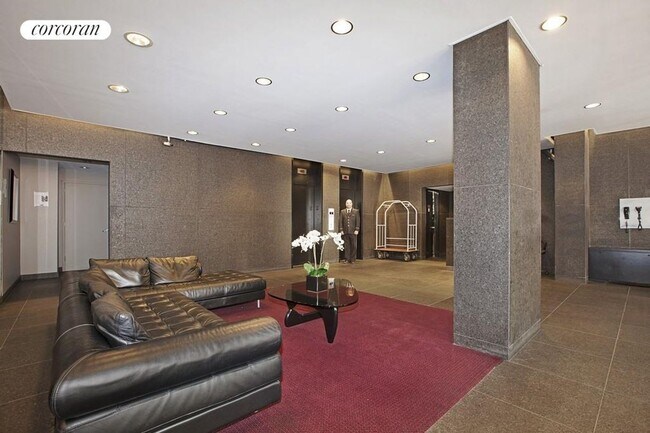 200 E 58th St in New York, NY - Building Photo - Building Photo