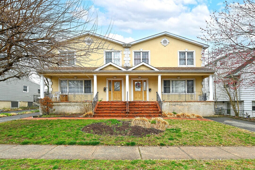 16 Inwood Rd in Port Washington, NY - Building Photo