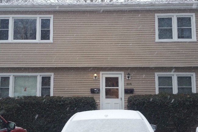 104 Highview Ave, Unit B Main FLoor