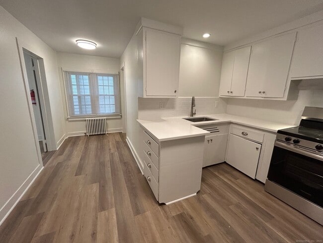 15 Main St in Essex, CT - Building Photo - Building Photo