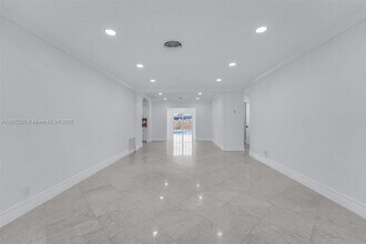 2005 N 36th Ave in Hollywood, FL - Building Photo - Building Photo