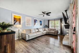 2703 S I-35 Frontage Rd, Unit SI ID1492680P in Austin, TX - Foto de edificio - Building Photo