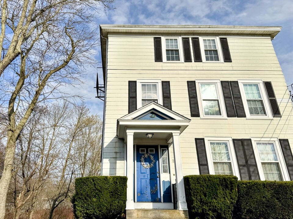 281 N Washington St in North Attleboro, MA - Foto de edificio