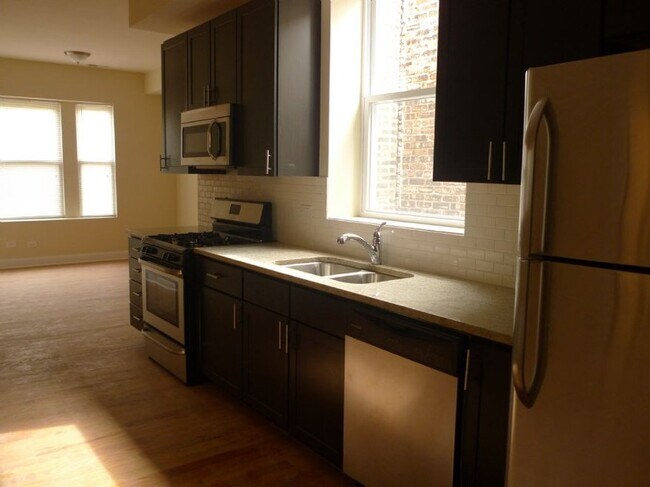 1448 N Leavitt St, Unit 3 in Chicago, IL - Building Photo - Building Photo