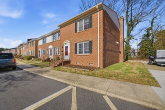 2 Charles Parish Dr in Poquoson, VA - Building Photo - Building Photo