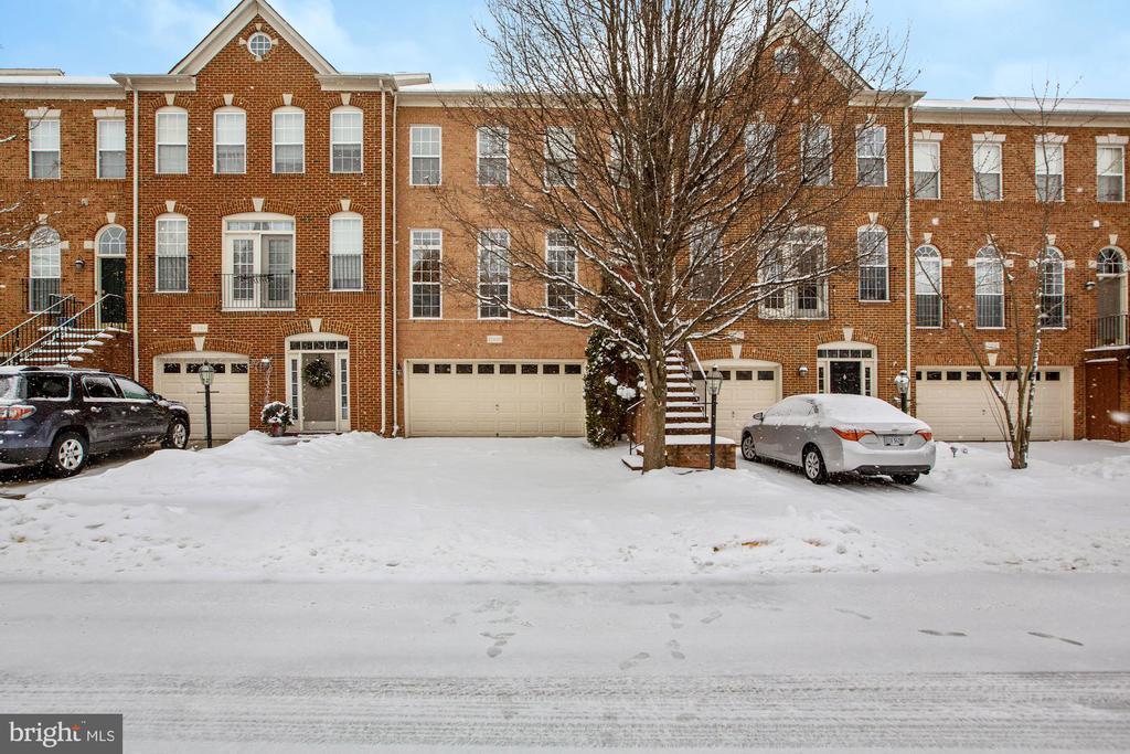 21896 Schenley Terrace in Broadlands, VA - Building Photo