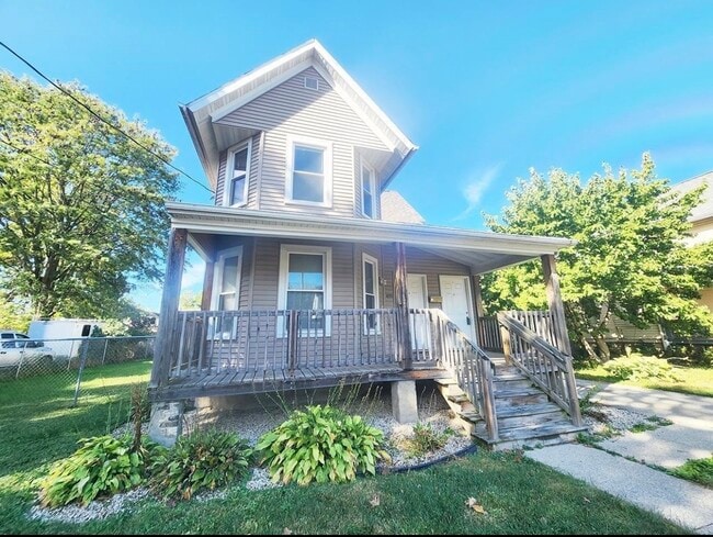 455 N Terrace St, Unit 200 in Janesville, WI - Foto de edificio - Building Photo