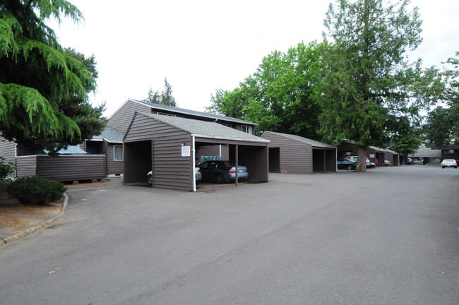 650 W Locust St in Stayton, OR - Building Photo - Building Photo