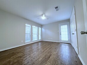 1963 Peden St in Houston, TX - Building Photo - Building Photo