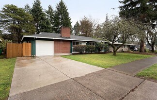 1960 SW Huntington Ave in Portland, OR - Building Photo