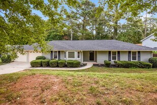 4371 S Landing Dr in Marietta, GA - Building Photo