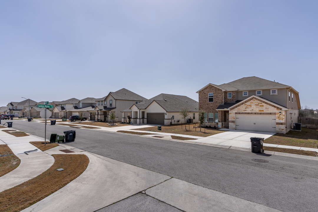 Cross Creek in Hutto, TX - Building Photo