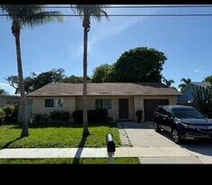 805 SE 3rd St in Boynton Beach, FL - Building Photo