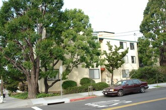 1550 Walnut St in Berkeley, CA - Foto de edificio - Building Photo