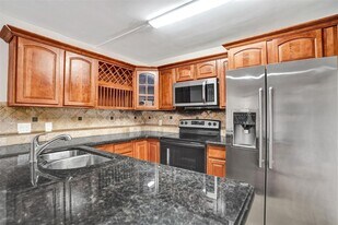 4872 NW 95th Ave in Sunrise, FL - Building Photo