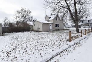 204 Conley Ave S in Thief River Falls, MN - Building Photo