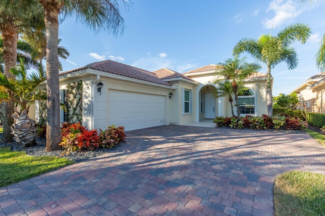 8217 Xanthus Ln in Wellington, FL - Building Photo - Building Photo