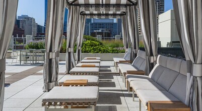 645 W Kinzie St in Chicago, IL - Building Photo - Building Photo