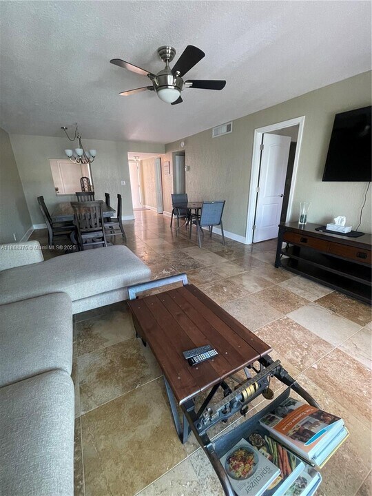 410 SE 2nd St in Hallandale Beach, FL - Building Photo