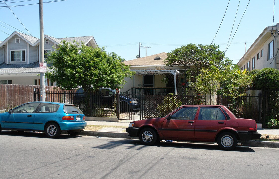 2920 Francis Ave in Los Angeles, CA - Foto de edificio