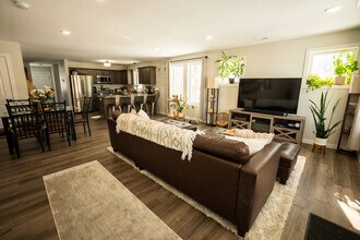 2927 Marshall St NE, Unit B in Minneapolis, MN - Building Photo - Building Photo
