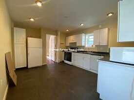 67 Flint St, Unit 2 in Somerville, MA - Building Photo