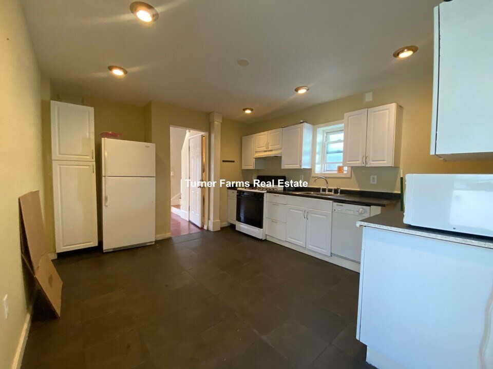 67 Flint St, Unit 2 in Somerville, MA - Building Photo