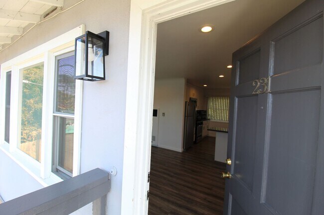 231 San Clemente St in Ventura, CA - Building Photo - Building Photo