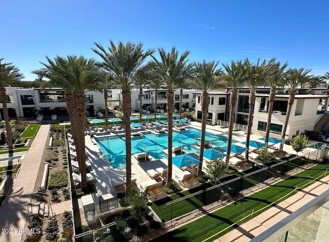 property at 6587 N Palmeraie Blvd