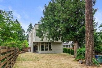 2325 N 122nd St in Seattle, WA - Building Photo - Building Photo